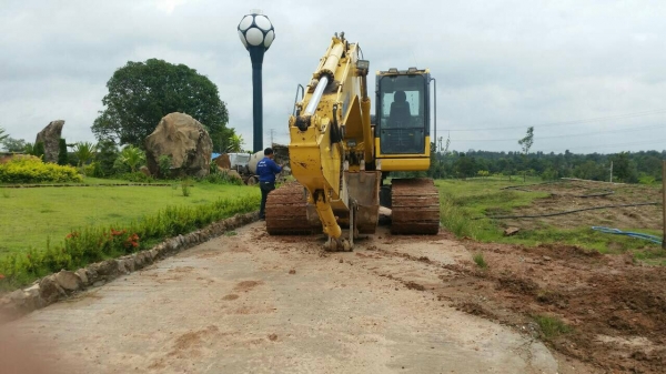 ขายด่วน!! Komatsu PC200-8 ไมล์ชม.4,000 สภาพสวยๆๆค่ะ