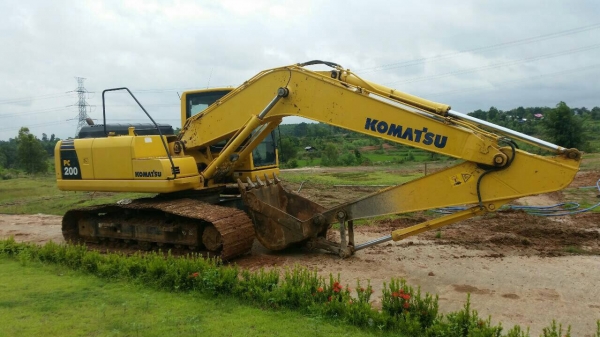 ขายด่วน!! Komatsu PC200-8 ไมล์ชม.4,000 สภาพสวยๆๆค่ะ