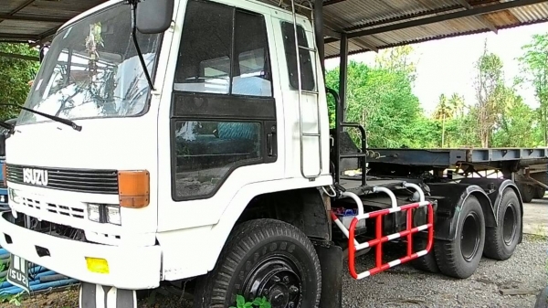 ขาย หัวลาก isuzu rocky 240 ราคา650,000 บาท ครับสภาพพร้อมใช้งาน สอบถามก่อนได้ครับ 0918070020 เอ็กซ์ ครับ