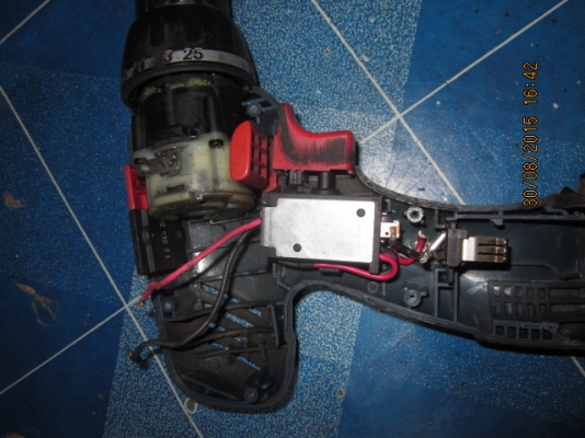 ปรับราคาครับผม สว่านไร้สาย Bosch แท้ แต่มอเตอร์เสีย + แบ็ต 3 + กล่อง ไม่มีที่ชาร์ต ปรับราคาครับผม สว่านไร้สาย Bosch แท้ แต่มอเตอร์เสีย + แบ็ต 3 + กล่อง ไม่มีที่ชาร์ต