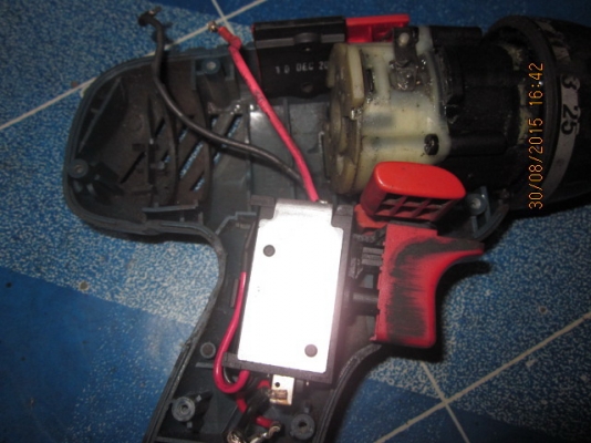 ปรับราคาครับผม สว่านไร้สาย Bosch แท้ แต่มอเตอร์เสีย + แบ็ต 3 + กล่อง ไม่มีที่ชาร์ต ปรับราคาครับผม สว่านไร้สาย Bosch แท้ แต่มอเตอร์เสีย + แบ็ต 3 + กล่อง ไม่มีที่ชาร์ต