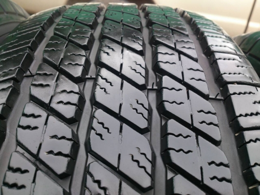 ขายยาง มิชลิน 265/65R17 ยางสัปดาห์ที่30ปี13 ดอกยางหนาสดเท่ากันไม่แตกลายไม่ร้าวไม่กินข้างไม่มีปะสวยมาก จำนวน 1 ชุด 5500