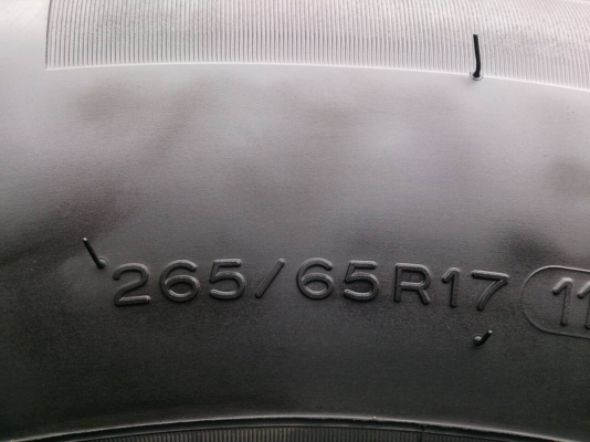 ขายยาง มิชลิน 265/65R17 ยางสัปดาห์ที่30ปี13 ดอกยางหนาสดเท่ากันไม่แตกลายไม่ร้าวไม่กินข้างไม่มีปะสวยมาก จำนวน 1 ชุด 5500