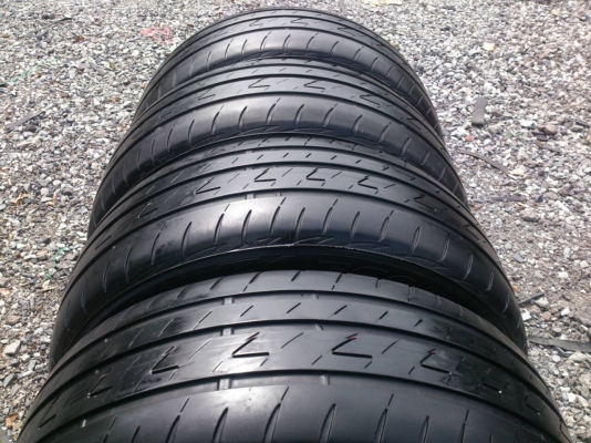 ขายยาง 215/55R17 Bridgestone Ecopia EP200 ยางสัปดาห์ที่43ปี13 ดอกยางนิ่มลึกสดเท่ากันไม่แตกลายไม่ร้าวไม่มีปะสวยๆ จำนวน 1 ชุด 4600