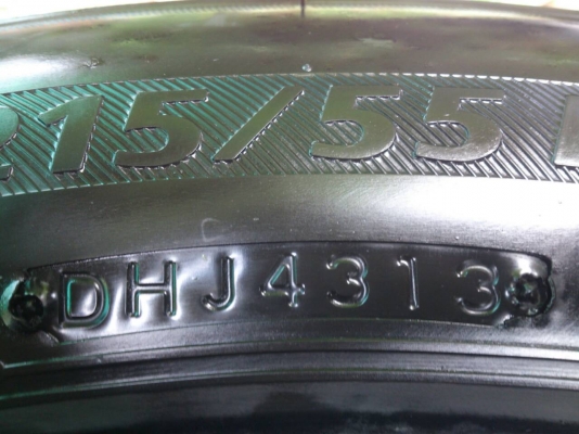 ขายยาง 215/55R17 Bridgestone Ecopia EP200 ยางสัปดาห์ที่43ปี13 ดอกยางนิ่มลึกสดเท่ากันไม่แตกลายไม่ร้าวไม่มีปะสวยๆ จำนวน 1 ชุด 4600