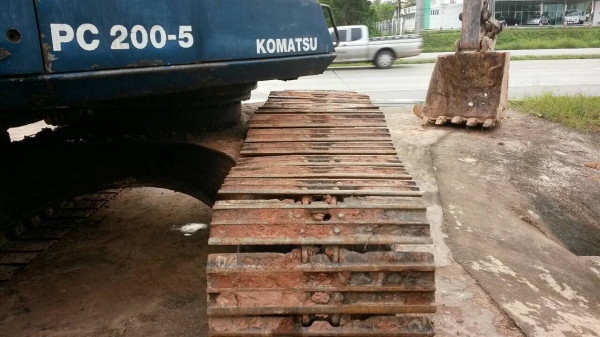KOMUTSU PC200-5 KOMUTSU PC200-5