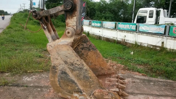 KOMUTSU PC200-5 KOMUTSU PC200-5