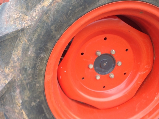 รถไถ KUBOTA L3608 ราคา32,000บาท มีภาพวีดีโอ อายุการใช้งาน 2135 พร้อมอุปกรณ์ 3 รายการ ผานดันหน้า โรตา