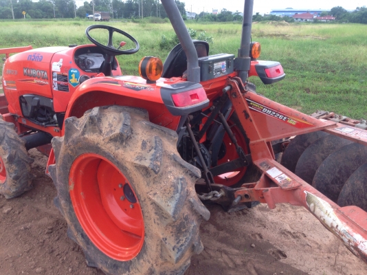 รถไถ KUBOTA L3608 ราคา32,000บาท มีภาพวีดีโอ อายุการใช้งาน 2135 พร้อมอุปกรณ์ 3 รายการ ผานดันหน้า โรตา