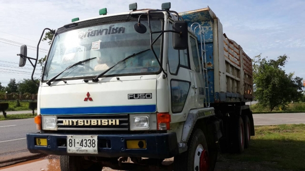 ขายด่วนไอ้หลงเบรคใหญ่สองเพลาดั้มสภาพเดิมๆรรคาเบาๆจัดแนนท์ไดโทร0843923995