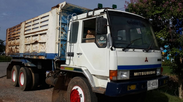 ขายด่วนไอ้หลงเบรคใหญ่สองเพลาดั้มสภาพเดิมๆรรคาเบาๆจัดแนนท์ไดโทร0843923995