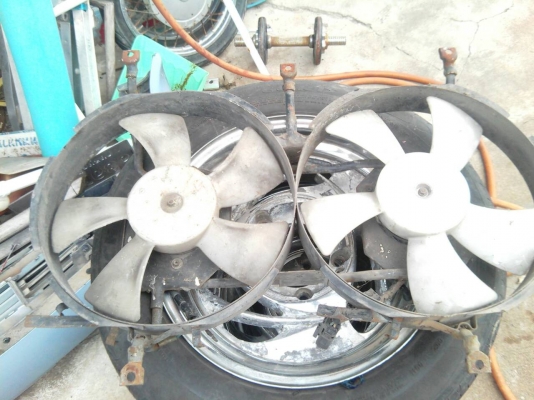 ขายพัดลมไฟฟ้าพร้อมโกร่งหน้าหม้อน้ำรถ NISSAN BLUEBIRD U12