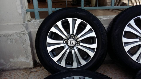 ขายล้อแม็กป้ายแดง honda freed mc 15" พร้อมยางปี15 สนใจติดต่อเล็กคลองสามครับ 081-3747940