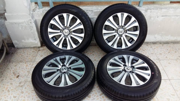ขายล้อแม็กป้ายแดง honda freed mc 15" พร้อมยางปี15 สนใจติดต่อเล็กคลองสามครับ 081-3747940