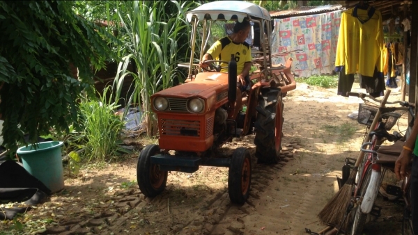 ขายรถไถ Kubota L2000 มีภาพวีดีโอ ราคา 45,000 บาท พร้อมอุปกรณ์ 3 รายการ มีผานหลัง คราด ล้อเหล็ก อุปกร ขายรถไถ Kubota L2000 มีภาพวีดีโอ ราคา 45,000 บาท พร้อมอุปกรณ์ 3 รายการ มีผานหลัง คราด ล้อเหล็ก อุปกร