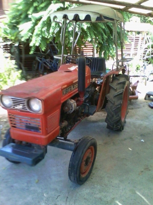 ขายรถไถ Kubota L2000 มีภาพวีดีโอ ราคา 45,000 บาท พร้อมอุปกรณ์ 3 รายการ มีผานหลัง คราด ล้อเหล็ก อุปกร