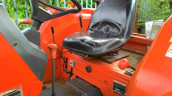 ขายรถไถ KUBOTA M5000 พร้อมดันหน้า ราคา 335,000 ทะเบียนพร้อมโอน รถอยู่ อ.แกลง จ.ระยอง สนใจสอบถาม 0818618678 id line=0818618678   id line=carbonthai  https://www.facebook.com/pages/Tractors-Rayong/307154532717928