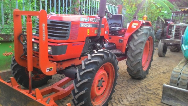 ขายรถไถ KUBOTA M5000 พร้อมดันหน้า ราคา 335,000 ทะเบียนพร้อมโอน รถอยู่ อ.แกลง จ.ระยอง สนใจสอบถาม 0818618678 id line=0818618678   id line=carbonthai  https://www.facebook.com/pages/Tractors-Rayong/307154532717928