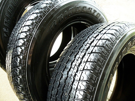 ยางกระบะสูงขอบ17 บริดสโตน 255-65-R17ลงพื้นปี14 (4เส้น 4,900บ)ดอกเพียบ98\% เหมือนยางใหม่