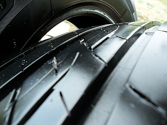 ยางสภาพป้ายแดงขอบ15 บริดสโตน 195-65-R15 ลงพื้นปี14 (4เส้น 4,800บ)สภาพ ยางใหม่