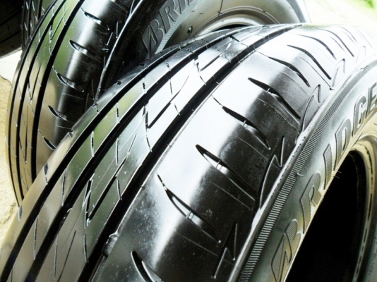 ยางสภาพป้ายแดงขอบ15 บริดสโตน 195-65-R15 ลงพื้นปี14 (4เส้น 4,800บ)สภาพ ยางใหม่