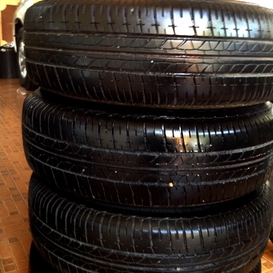 ยางชุด BRIGEDSTONE ปี 14 ใหม่ๆเพิ่งถอด ดอกเต็ม 175-70-14 ครบชุดฝาครอบ ตจว ส่งได้ครับ