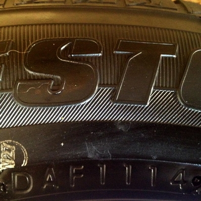 ยางชุด BRIGEDSTONE ปี 14 ใหม่ๆเพิ่งถอด ดอกเต็ม 175-70-14 ครบชุดฝาครอบ ตจว ส่งได้ครับ