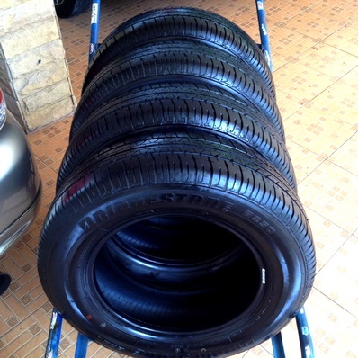 ยางชุด BRIGEDSTONE ปี 14 ใหม่ๆเพิ่งถอด ดอกเต็ม 175-70-14 ครบชุดฝาครอบ ตจว ส่งได้ครับ