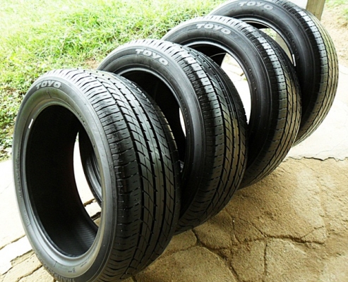 ยางซิ่งขอบ18 โตโย 235-50-R18ลงพื้นปี14 (4เส้น3,900บ)