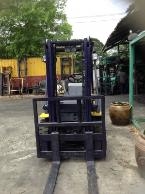 +++ ขายโฟล์คลิฟท์  KOMATSU  FD25-11  ขนาด  2.5  ตัน  เครื่องยนต์ดีเซล  เสา  3  เมตร  เกียร์ธรรมดา  งา 1,070  มม.  ยางตันครับ