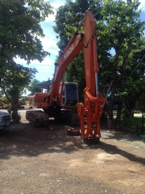 ขายHITACHI EX200-1 สภาพสวยพร้อมใช้ ราคาต่อรองได้ ติดต่อ คุณ อ๊อฟ พิจิตร 086-737-9991