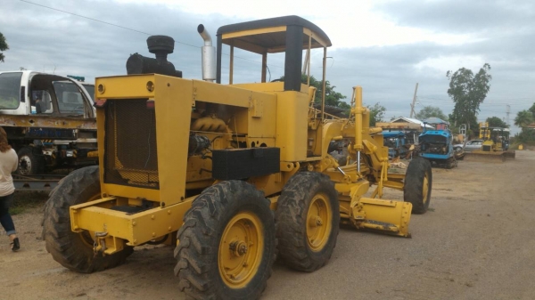 ขายรถเกรต CAT 12F  สภาพสวยพร้อมใช้ ราคาต่อรองได้ ติดต่อได้ที่คุณ อ๊อฟ พิจิตร 086-737-9991