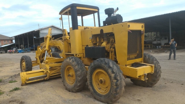 ขายรถเกรต CAT 12F  สภาพสวยพร้อมใช้ ราคาต่อรองได้ ติดต่อได้ที่คุณ อ๊อฟ พิจิตร 086-737-9991