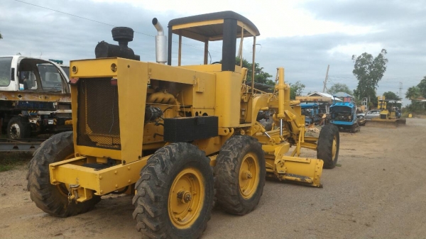 ขายรถเกรต CAT 12F  สภาพสวยพร้อมใช้ ราคาต่อรองได้ ติดต่อได้ที่คุณ อ๊อฟ พิจิตร 086-737-9991