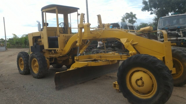 ขายรถเกรต CAT 12F  สภาพสวยพร้อมใช้ ราคาต่อรองได้ ติดต่อได้ที่คุณ อ๊อฟ พิจิตร 086-737-9991