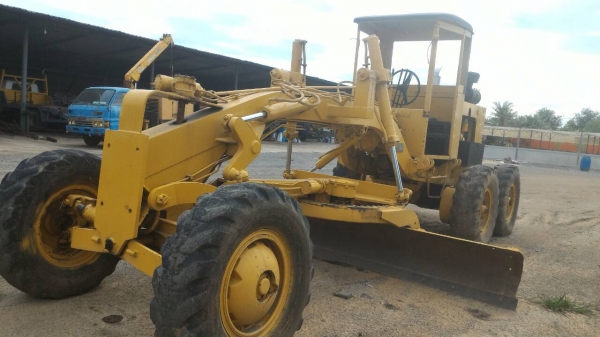 ขายรถเกรต CAT 12F  สภาพสวยพร้อมใช้ ราคาต่อรองได้ ติดต่อได้ที่คุณ อ๊อฟ พิจิตร 086-737-9991