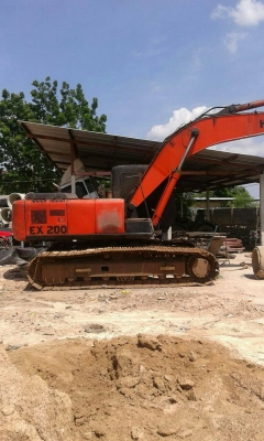 ขาย HITACHI EX200-3 สภาพสวยพร้อมใช้ ราคาต่อรองได้ ติดต่อได้ที่คุณ อ๊อฟ พิจิตร 086-737-9991