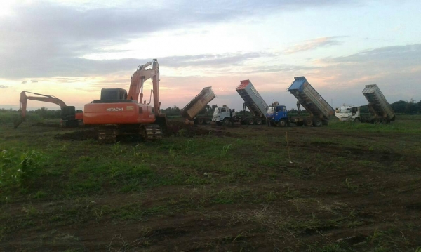 ขาย HITACHI EX200-3 สภาพสวยพร้อมใช้ ราคาต่อรองได้ ติดต่อได้ที่คุณ อ๊อฟ พิจิตร 086-737-9991