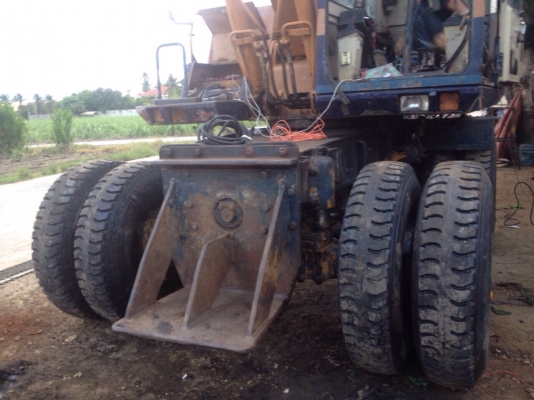 ขายรถตักล้อยาง Komatsu PW100 รุ่น 3 เดิมๆ ตามรุ่น 2 เพลา รถใช้งานได้ดี สนใจติดต่อ กุ้งบางมด 098-3248078