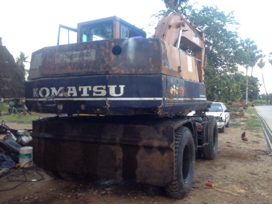 ขายรถตักล้อยาง Komatsu PW100 รุ่น 3 เดิมๆ ตามรุ่น 2 เพลา รถใช้งานได้ดี สนใจติดต่อ กุ้งบางมด 098-3248078