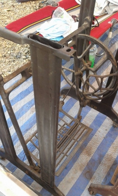 ขาจักรเหล็กหล่อเหล็กปั้มเป็นขาจักรเก่าสภาพเดิมๆไม่มีผุ ของซิงเกอร์ฟิลลิป และยี่ห้ออื่นได้ครับ มีหลายตัวครับ ราคานี้คุ้มมากครับ ขาจักรเหล็กหล่อเหล็กปั้มเป็นขาจักรเก่าสภาพเดิมๆไม่มีผุ ของซิงเกอร์ฟิลลิป และยี่ห้ออื่นได้ครับ มีหลายตัวครับ ราคานี้คุ้มมากครับ