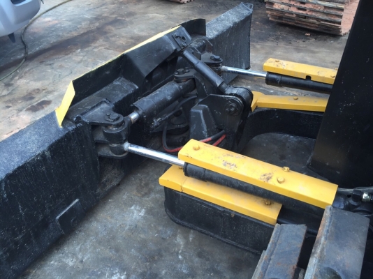 ขายด่วนแทรกเตอร์KOMATSU D20P-5 ใบมีด6ทิศทาง พร้อมใช้งาน