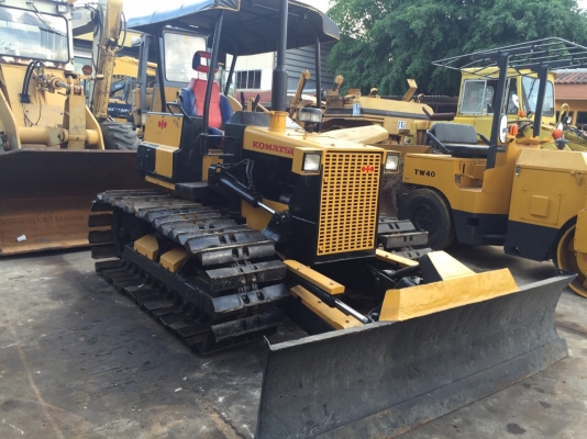 ขายด่วนแทรกเตอร์KOMATSU D20P-5 ใบมีด6ทิศทาง พร้อมใช้งาน