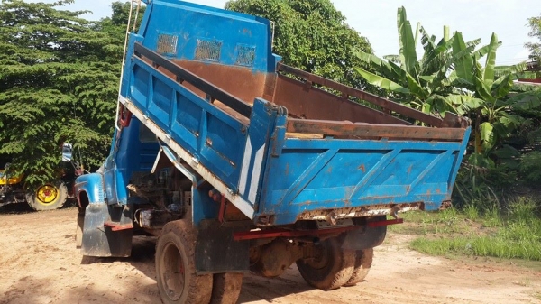 ขาย6ล้อดัมพ์ดินยาง900ด่วน 175แรงเฟืองท้ายfuso เครื่องดี ภาษีปี59 สภาพพร้อมใช้งาน พร้อมชุดโอน พ.เพาเวอร์ แอร์ พร้อมวิ่งลุยงาน