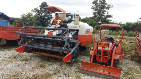 ขายรถเกียวอุ้มข้าวKUBOTA.DC.95.GMพัสทำงานได้240ชั้วโมง