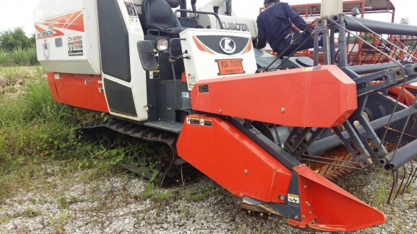 ขายรถเกียวอุ้มข้าวKUBOTA.DC.95.GMพัสทำงานได้240ชั้วโมง ขายรถเกียวอุ้มข้าวKUBOTA.DC.95.GMพัสทำงานได้240ชั้วโมง