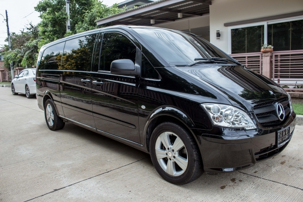 Benz VITO 115 CDI Executive Extra Long 11 ที่นั่ง สีดำ เจ้าของขายเอง