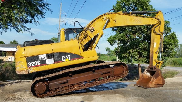 ขายด่วนรถแม็คโครCAT 320C ซีเรียสูงชั่วโม่งทำงานน้อยแอร์เย็นมาก รถนอกนำเข้ายังไม่เคยใช้งาน ในเมืองไทยเลย