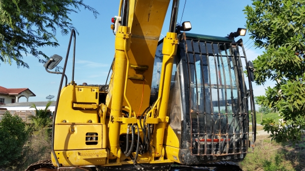 ขายด่วนรถแม็คโครCAT 320C ซีเรียสูงชั่วโม่งทำงานน้อยแอร์เย็นมาก รถนอกนำเข้ายังไม่เคยใช้งาน ในเมืองไทยเลย