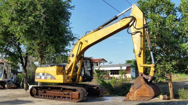 ขายด่วนรถแม็คโครCAT 320C ซีเรียสูงชั่วโม่งทำงานน้อยแอร์เย็นมาก รถนอกนำเข้ายังไม่เคยใช้งาน ในเมืองไทยเลย